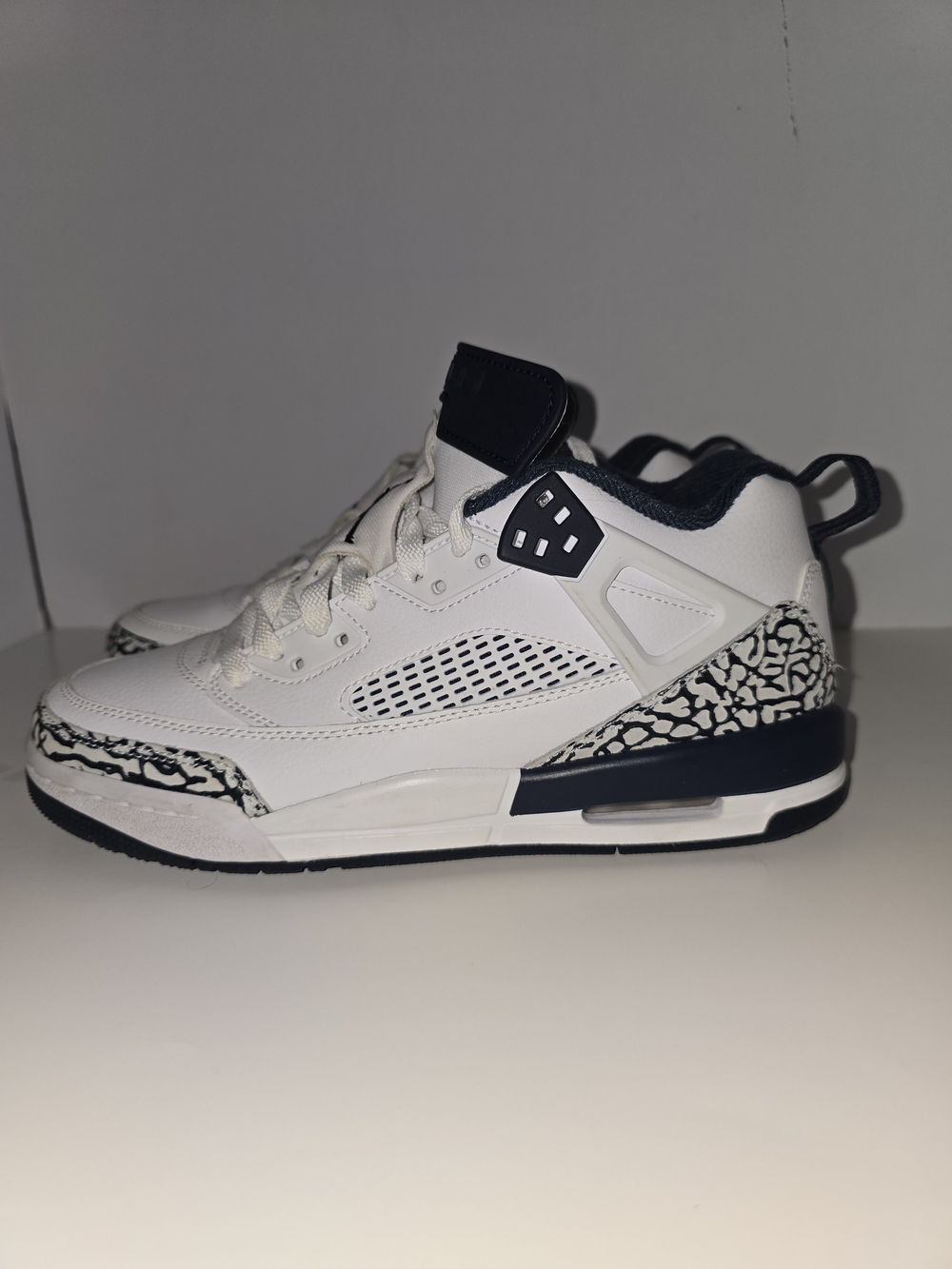 Jordan Spizike Low "Obsidian" Size 7Y (Women's 8.5)